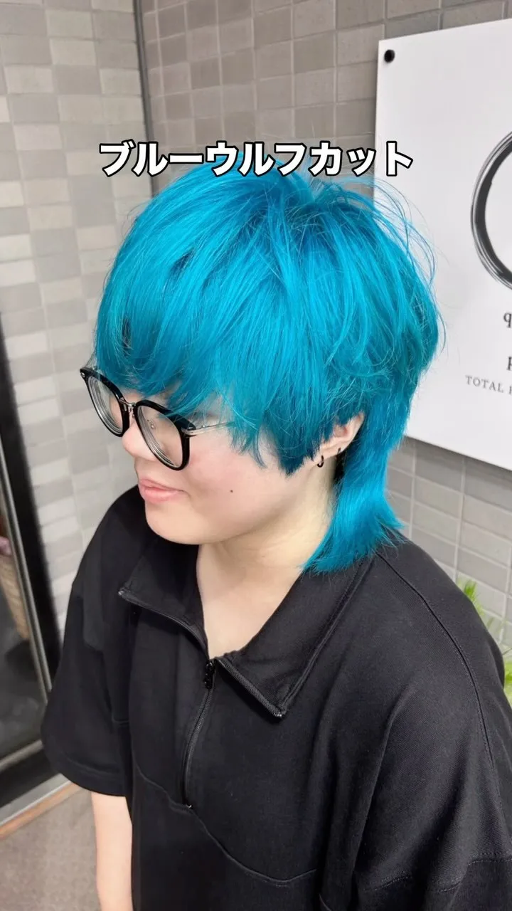 初カラーでブルーヘアに！